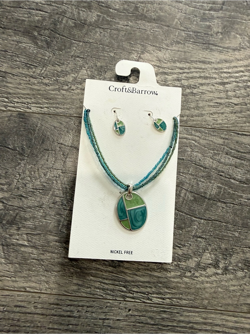 Croft & Barrow necklace and earring set teal and green
